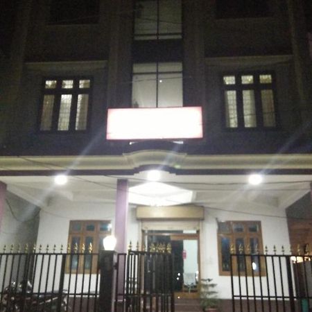 Narendra Guest House Kakarmatha Luaran gambar