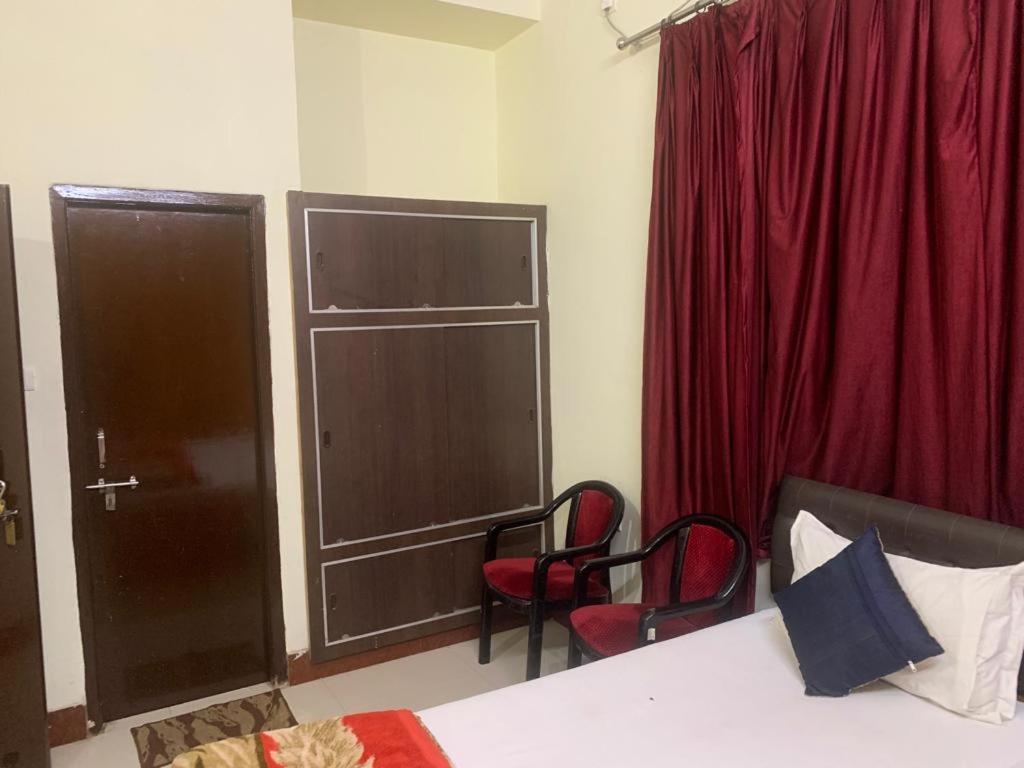 Narendra Guest House Kakarmatha Luaran gambar